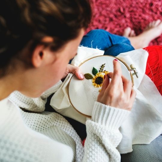 73_9282_13Dec2024160837_Young girl doing some needlework 540px.jpg